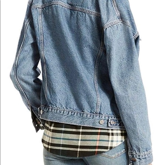 Levi’s Ex—BF oversized trucker jean jacket - Picture 2 of 10